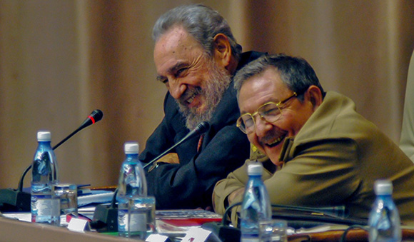 Fidel y Raúl en la Asamblea Nacional. Fidel y Raúl en la Asamblea Nacional.
