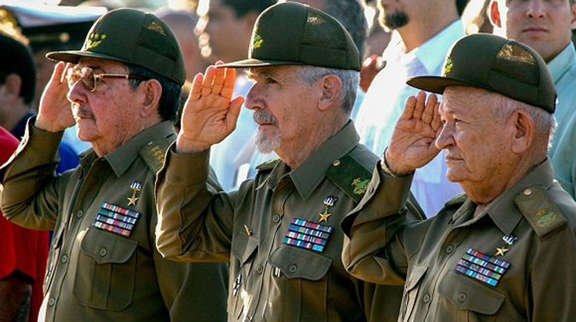 Felicita Díaz-Canel a Comandante de la Revolución, Guillermo García Frías en sus 94 años