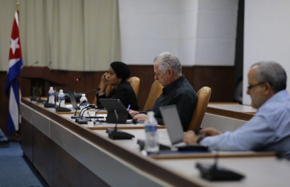 Ante la pérdida de fuerza laboral en sectores económicos, el presidente cubano subrayó que la transformación digital podría aliviar los problemas de plantillas. Foto: ACN.