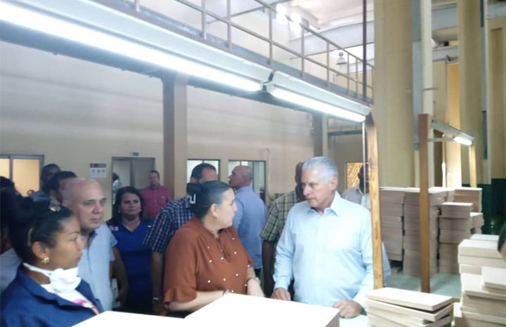 Continúa Díaz-Canel recorrido por territorios capitalinos 