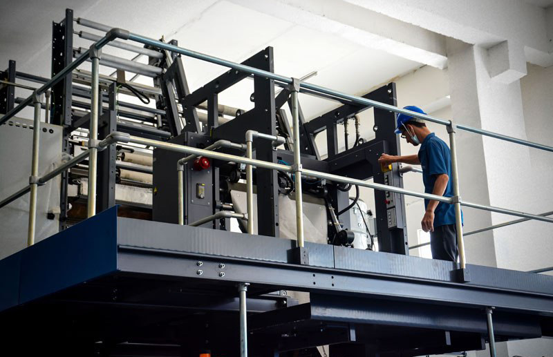 La instalación de una moderna tecnología en el Poligráfico de Holguín General José Miró Argenter permitirá la impresión a color de la prensa nacional para el oriente cubano. Foto: Juan Pablo Carreras/ACN.