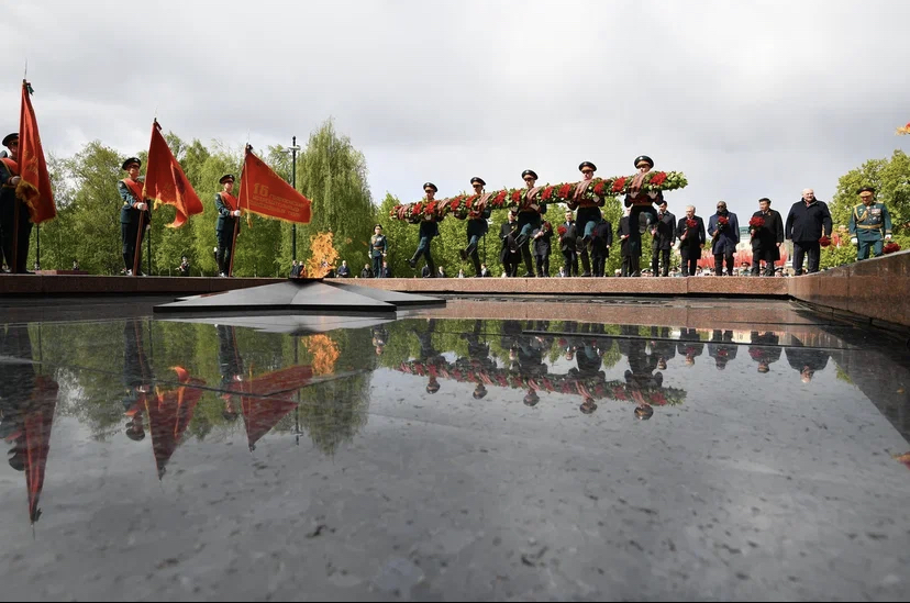 Los jefes de Estado también participaron en la ceremonia de colación de la ofrenda floral ante la Tumba del Soldado Desconocido. Foto: Estudios Revolución. Los jefes de Estado también participaron en la ceremonia de colación de la ofrenda floral ante la Tumba del Soldado Desconocido. Foto: Estudios Revolución.