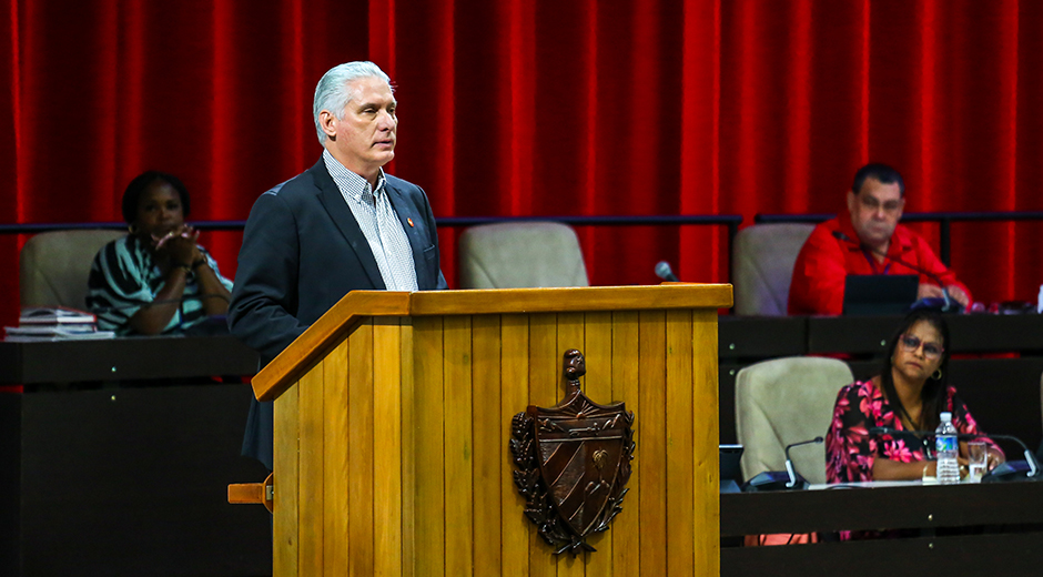 Miguel Diaz Canel Bermúdez, pronuncia las palabras de clausura del tercer periodo de sesiones de la Asamblea Nacional en su décima legislatura. Foto: Abel Padrón Padilla/ Cubadebate. Miguel Diaz Canel Bermúdez, pronuncia las palabras de clausura del tercer periodo de sesiones de la Asamblea Nacional en su décima legislatura. Foto: Abel Padrón Padilla/ Cubadebate.