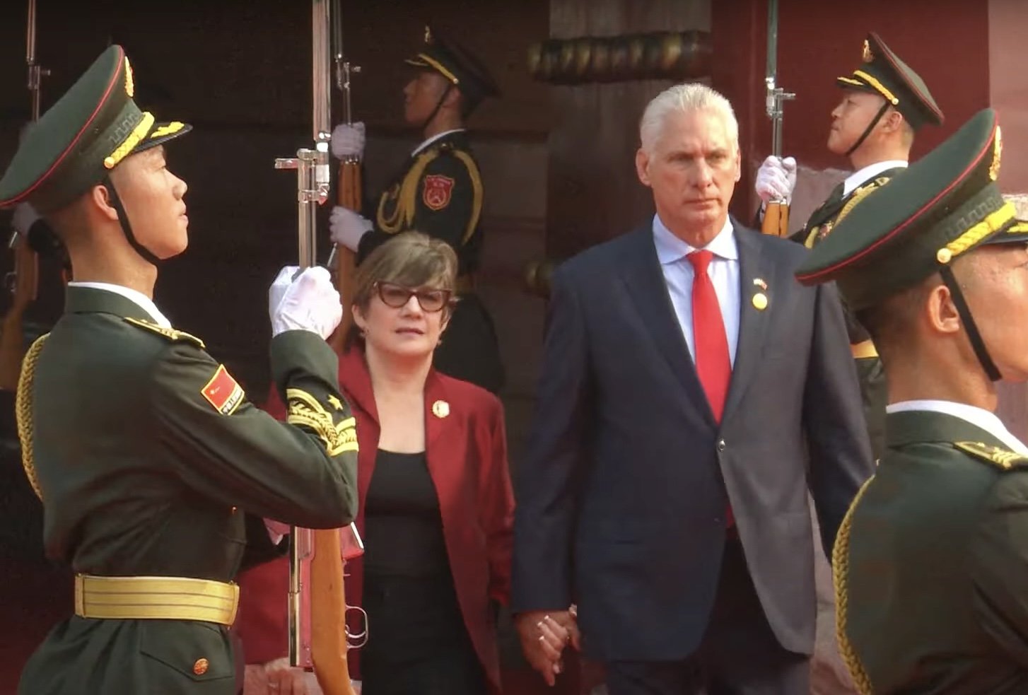 El presidente cubano, Miguel Díaz-Canel, asistió como invitado al desfile conmemorativo en China. Foto: Presidencia.