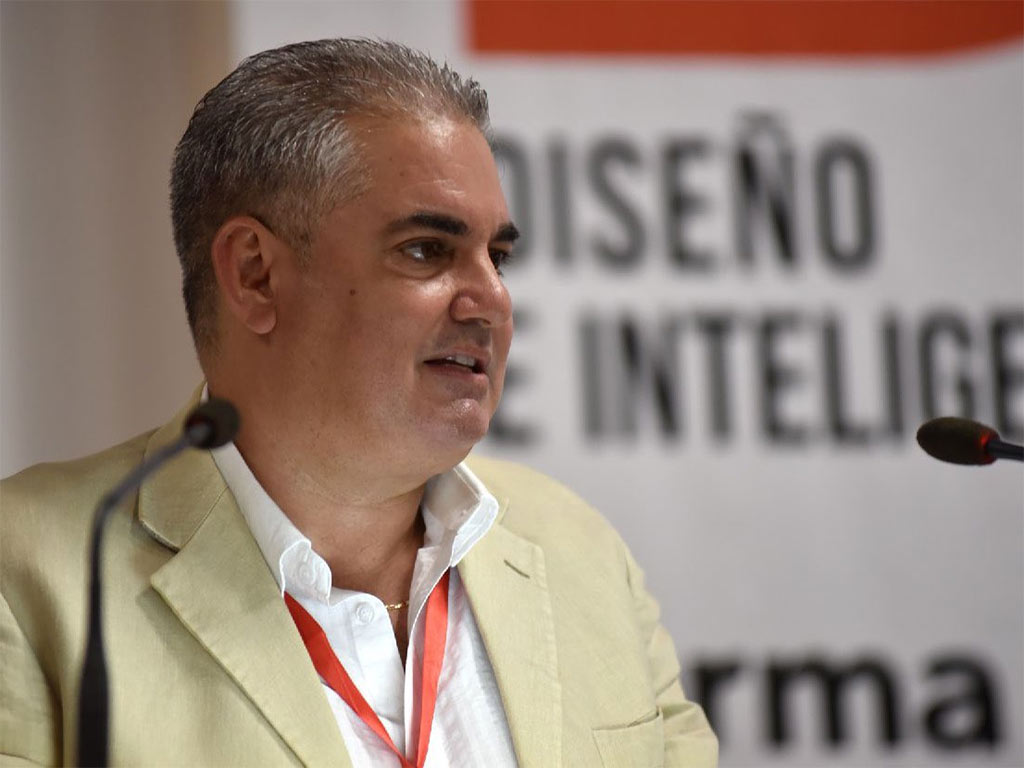  Académico y diseñador cubano Eviel Ramos. 