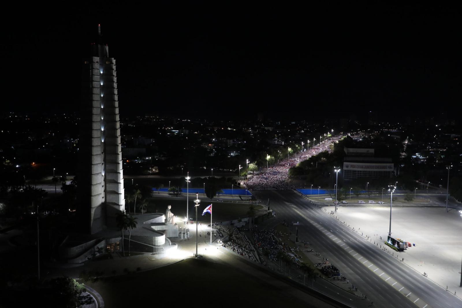 Así se ve la Plaza de la Revolución de La Habana en estos momentos, ya miles de habaneros se encuentran listos desde la madrugada para desfilar por Cuba y la Revolución.