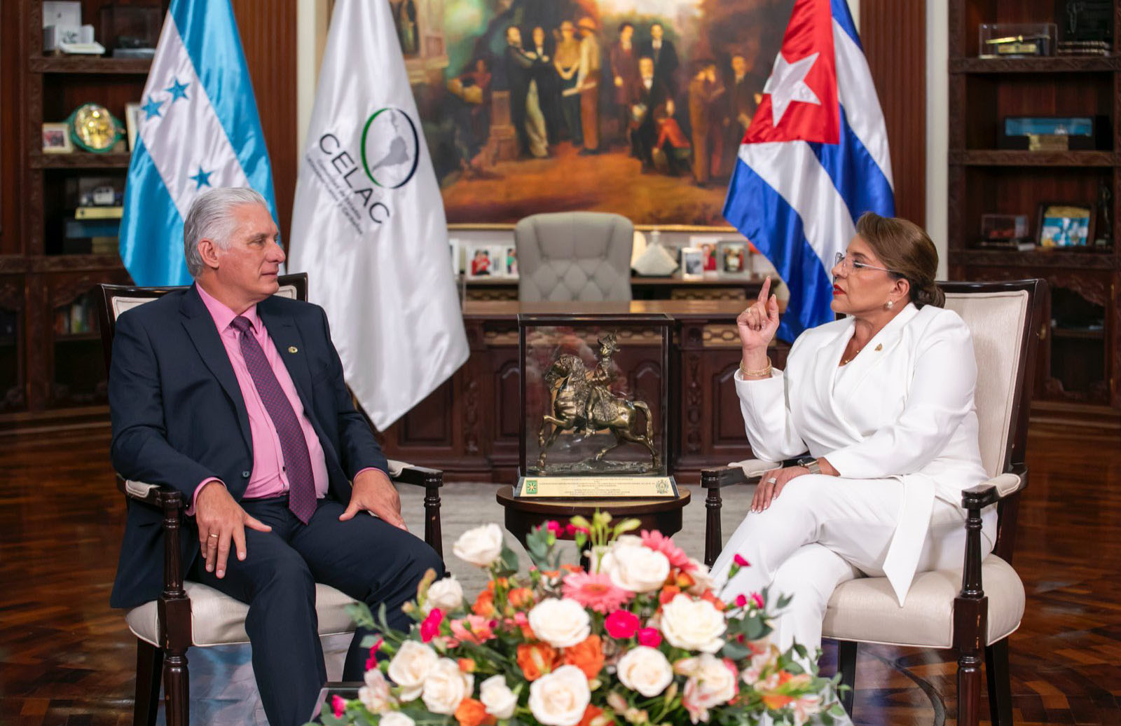 Miguel Díaz-Canel y homóloga de Honduras, Xiomara Castro Miguel Díaz-Canel y homóloga de Honduras, Xiomara Castro
