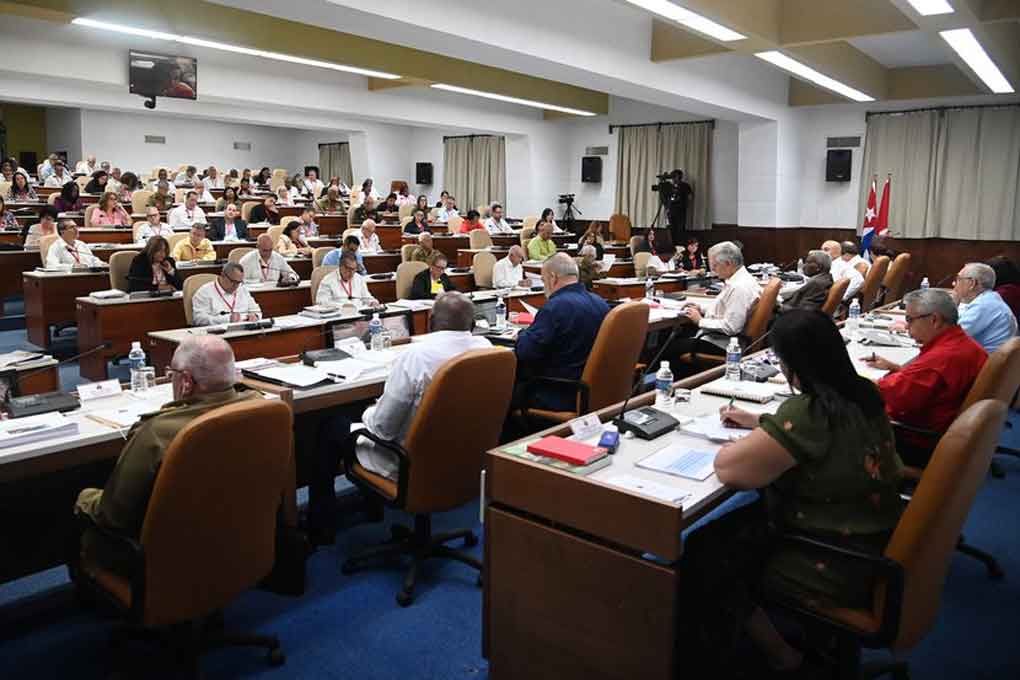 Partido Comunista de Cuba revisa avances de plan económico Partido Comunista de Cuba revisa avances de plan económico