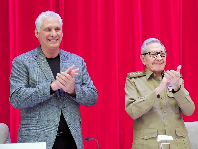 Presiden Raúl y Díaz-Canel acto por el aniversario 65 del Minrex Presiden Raúl y Díaz-Canel acto por el aniversario 65 del Minrex