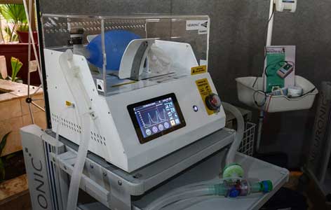 En menos de un año, el Centro de Neurociencias de Cuba (Cneuro) desarrolló el ventilador pulmonar de emergencia Pcuvente. (Foto: CNEURO) En menos de un año, el Centro de Neurociencias de Cuba (Cneuro) desarrolló el ventilador pulmonar de emergencia Pcuvente. (Foto: CNEURO)