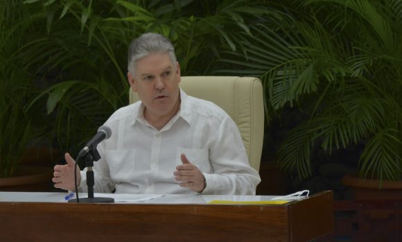 Gil Fernández: Pese a tensa situación económica, Cuba no renuncia a su meta de crecer 6 por ciento en 2021 Gil Fernández: Pese a tensa situación económica, Cuba no renuncia a su meta de crecer 6 por ciento en 2021
