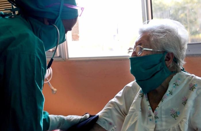 Cuba aplicará dosis de refuerzo antiCovid-19 a población de riesgo Cuba aplicará dosis de refuerzo antiCovid-19 a población de riesgo