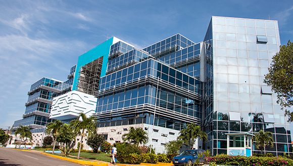 CECMED: Regular en pandemia y el desafío de “no equivocarnos” CECMED: Regular en pandemia y el desafío de “no equivocarnos”