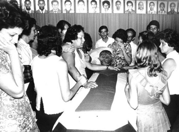 Familiares de las víctimas del sabotaje al avión de Cubana el 6 de octubre de 1976. Foto: Jorge Oller/ Granma.