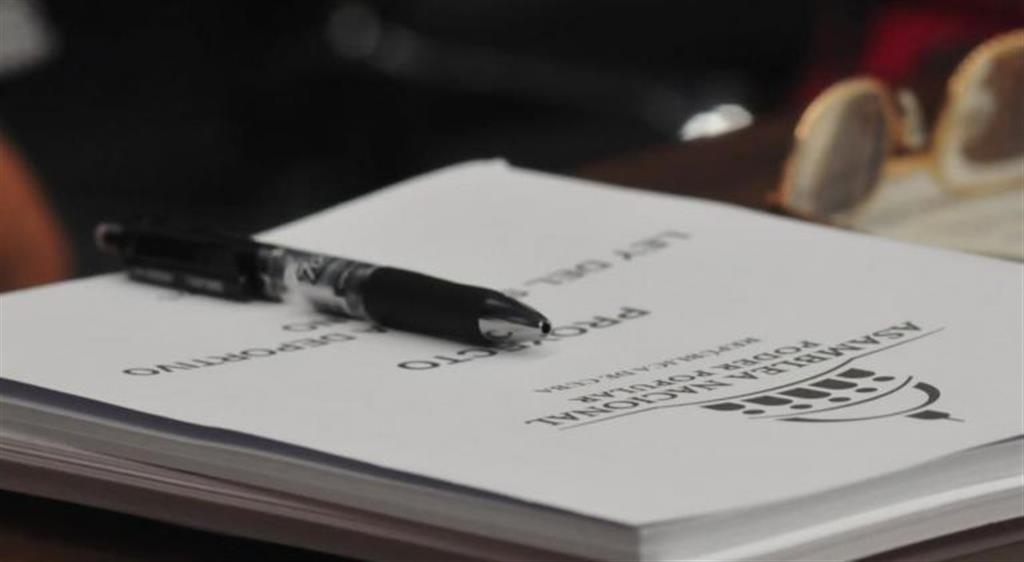 Parlamento de Cuba publica cuatro proyectos de Ley