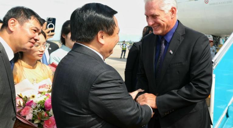 Presidente Díaz-Canel llega a Vietnam