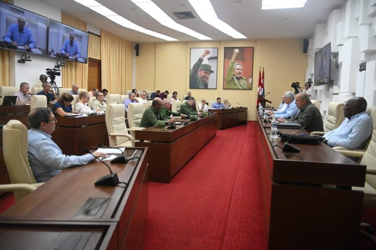 Funcionarios cubanos han sostenido recientemente conversaciones con representantes del gobierno de EE. UU. Funcionarios cubanos han sostenido recientemente conversaciones con representantes del gobierno de EE. UU.