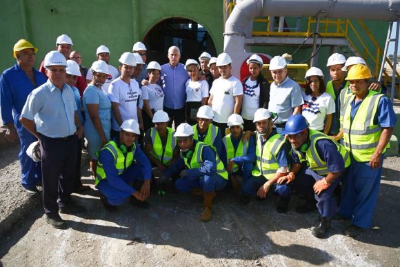 Díaz Canel recorre sitios de interés económico y social de Guantánamo. Foto: Redes sociales del presidente cubano.