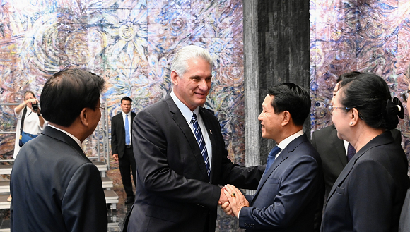 Recibe Presidente cubano a fiscal general de la República Democrática Popular Lao