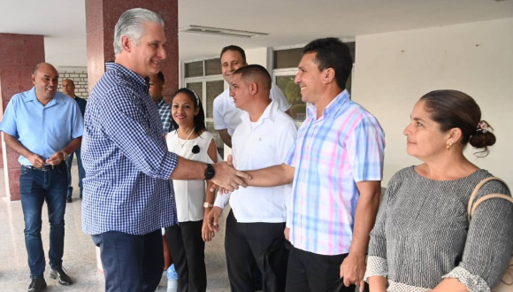 Presidente cubano se reúne con estudiantes y profesores de la Universidad de Las Villas Presidente cubano se reúne con estudiantes y profesores de la Universidad de Las Villas