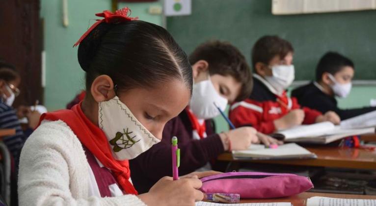 El bloqueo: una política contra la educación en Cuba El bloqueo: una política contra la educación en Cuba