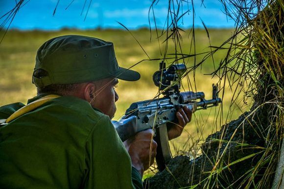 Actividades de preparación combativas en unidades militares del Ejército Oriental en saludo al Aniversario 61 de las Fuerzas Armadas Revolucionarias (FAR). Foto: Juan Pablo Carreras/ACN / Archivo CD Actividades de preparación combativas en unidades militares del Ejército Oriental en saludo al Aniversario 61 de las Fuerzas Armadas Revolucionarias (FAR). Foto: Juan Pablo Carreras/ACN / Archivo CD