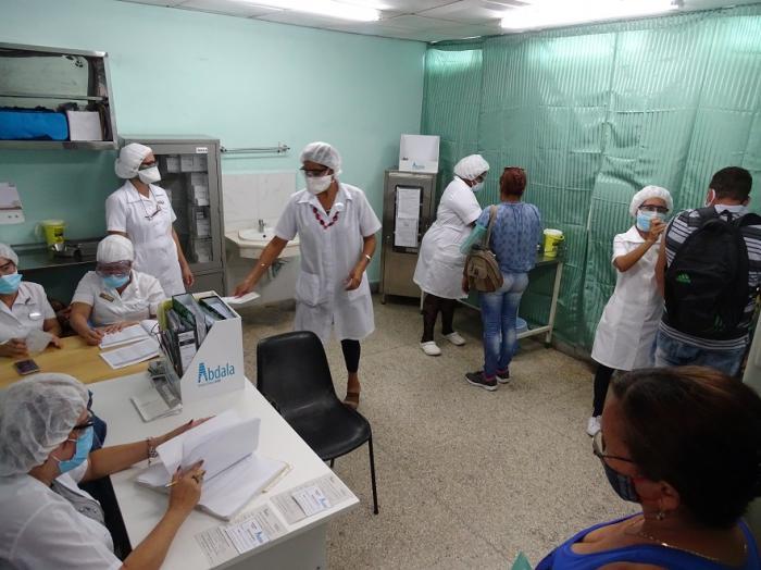 En Cuba se han vacunado más de 1 115 000 personas con al menos la primera dosis de candidatos vacunales. Foto: Tomada de Internet En Cuba se han vacunado más de 1 115 000 personas con al menos la primera dosis de candidatos vacunales. Foto: Tomada de Internet