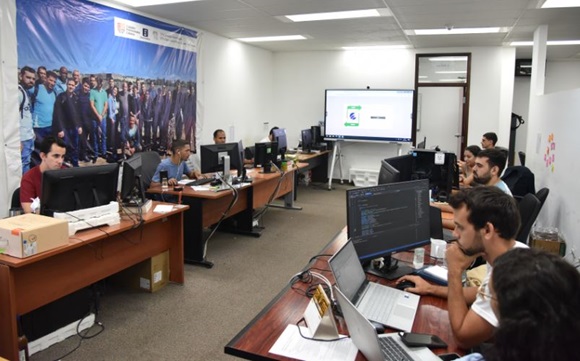 Algunos de los profesionales que integran el equipo de Transfermóvil. Foto: CubaSí.