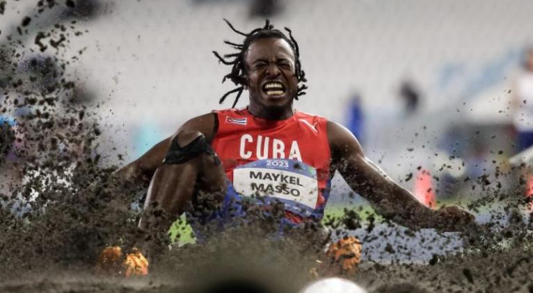 Saltador de longitud Maykel Massó Saltador de longitud Maykel Massó