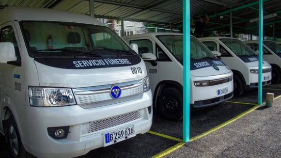 Comienza a ofrecer servicios en La Habana nuevo parque de vehículos fúnebres