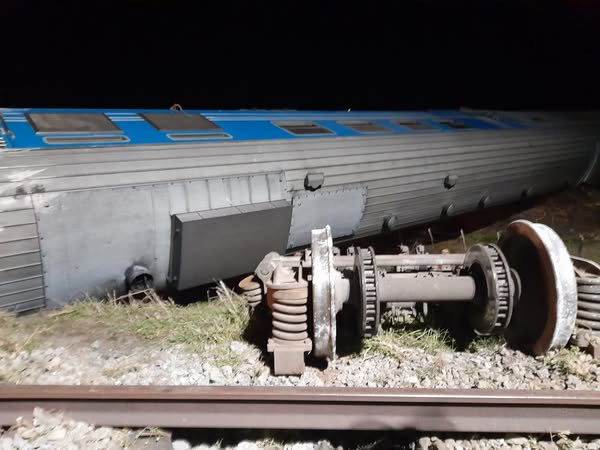 Tren de pasajeros descarrilado en Camagüey