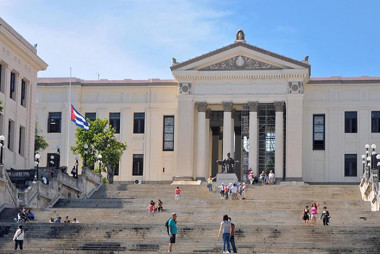 Dialogan autoridades y estudiantes en la Universidad de La Habana